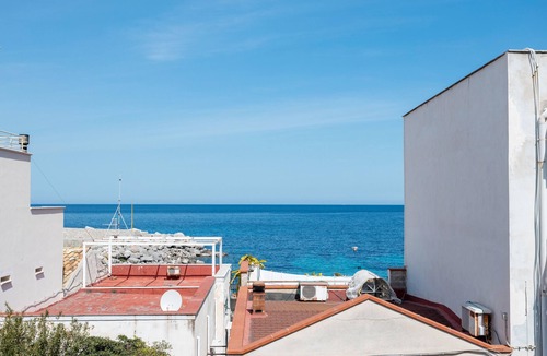 Isola delle Femmine Apartment | Apartment 'Pauline' with Sea View, Wi-Fi and Air Conditioning