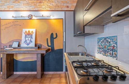 Arenella Apartment | Apartment 'Pathos Retreat Melograno' with Shared Pool, Wi-Fi and Air Conditioning