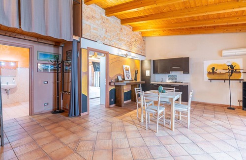 Arenella Apartment | Apartment 'Pathos Retreat Melograno' with Shared Pool, Wi-Fi and Air Conditioning