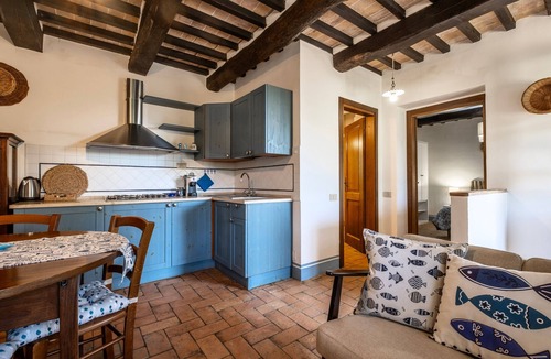 Borgo Carige Apartment | Apartment 'Pendolino' with Shared Pool, Wi-Fi and Air Conditioning