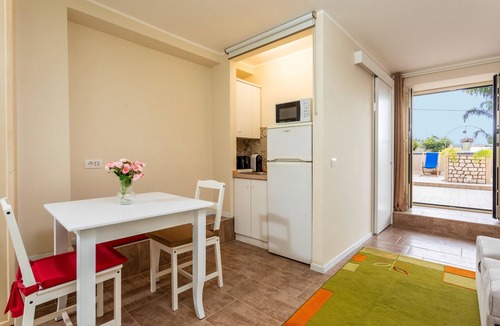 Aci Sant'Antonio Apartment | Apartment 'Pètra Janca' with Mountain View, Private Terrace and Air Conditioning