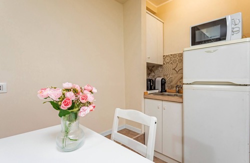 Aci Sant'Antonio Apartment | Apartment 'Pètra Janca' with Mountain View, Private Terrace and Air Conditioning