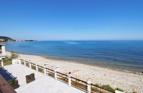 Marina di Caronia House | Apartment Pinta by Interhome