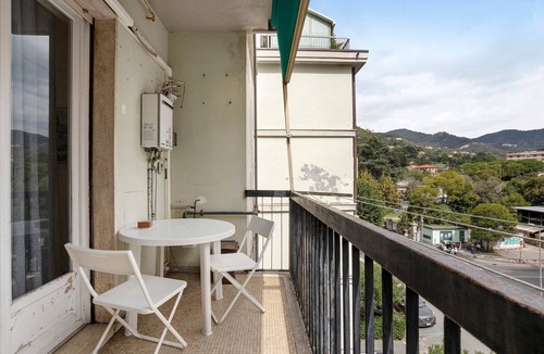 Levanto Apartment | Apartment 'Porta Delle Terre' with Balcony and Wi-Fi