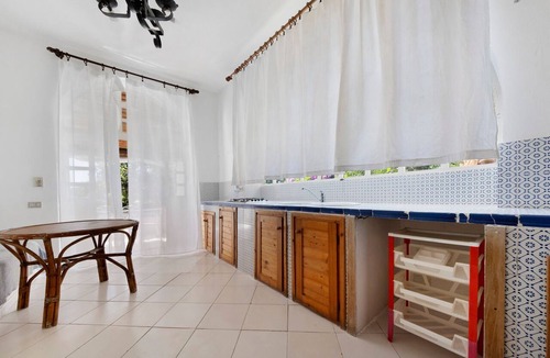 Lingua Apartment | Apartment 'Quadara - Il Nido' with Sea View, Private Terrace and Shared Garden