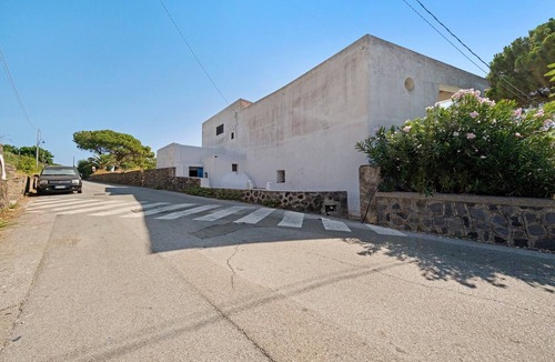 Lingua Apartment | Apartment 'Quadara - Il Palmento' with Sea View, Private Terrace, and Shared Garden