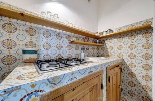 Lingua Apartment | Apartment 'Quadara - Il Rifugio' with Sea View, Private Terrace and Shared Garden