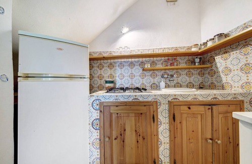 Lingua Apartment | Apartment 'Quadara - Il Rifugio' with Sea View, Private Terrace and Shared Garden