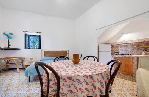 Lingua Apartment | Apartment 'Quadara - Il Rifugio' with Sea View, Private Terrace and Shared Garden