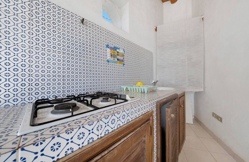 Lingua Apartment | Apartment 'Quadara - Sul Rifugio' with Sea View, Private Terrace and Shared Garden