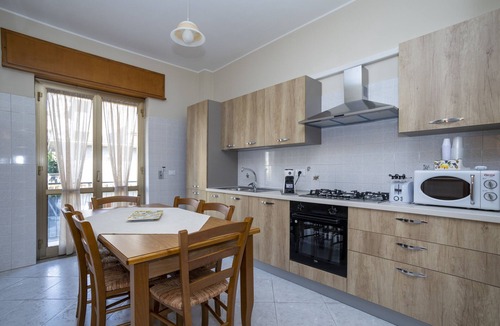 Capri Leone Apartment | Apartment 'Sicilia Bedda House' with Balcony and Wi-Fi