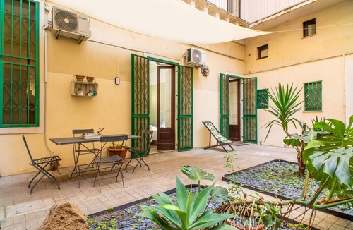 Picanello-Ognina-Barriera-Canalicchio Apartment | Apartment "Saranton House" with Private Garden & Wi-Fi