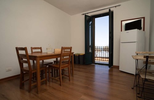 Marzamemi Apartment | Apartment 'Scirocco Sea View' with Balcony, Wi-Fi and Air Conditioning