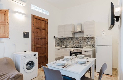 Balestrate Apartment | Apartment 'Sea Nest - Giardino E Spiaggia' with Terrace, Wi-Fi and Air Conditioning