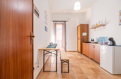Casteldaccia Apartment | Apartment 'Sole e Amore' with Balcony, Wi-Fi and Air Conditioning