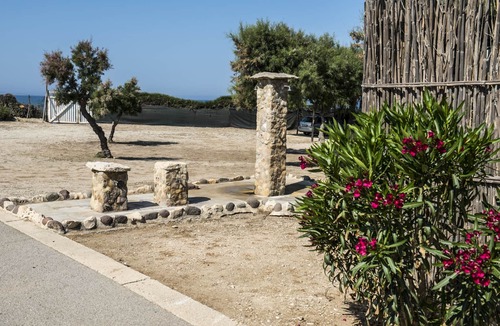 Punta Braccetto Apartment | Apartment 'Solen' with Shared Terrace, Wi-Fi and Air Conditioning