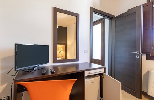 Mazzarino Apartment | Apartment 'Spassu' with Pool, Garden, Wi-Fi and Air Conditioning