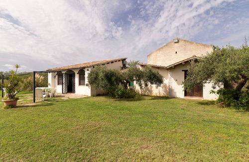 Mockarta Apartment | Apartment 'Tenuta Donna Vittoria - Geranio' with Mountain View, Pool & Wi-Fi