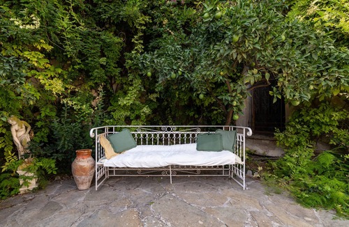 Mockarta Apartment | Apartment 'Tenuta Donna Vittoria - Geranio' with Mountain View, Pool & Wi-Fi