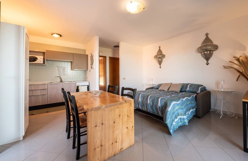 Cefalu Apartment | Apartment 'Terrazzo Eucalipto' with Sea View, Wi-Fi and Air Conditioning
