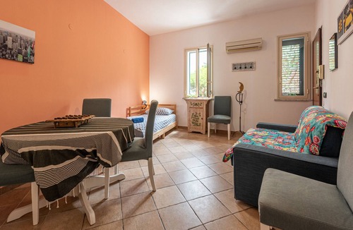 Sant'Ambrogio Apartment | Apartment 'The Village House' with Balcony, Wi-Fi and Air Conditioning