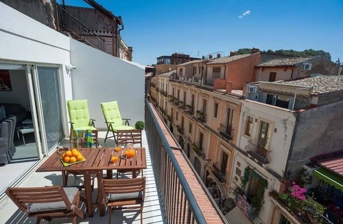 Taormina Apartment | Apartment to let in Taormina Sicily, Taormina short term rentals, holiday flat in Taormina Sicily