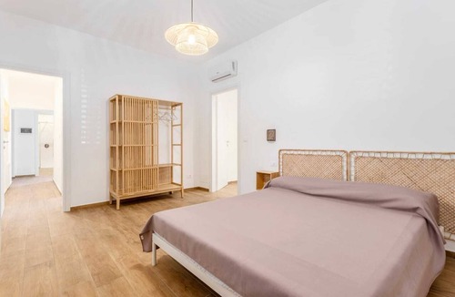 Palermo Apartment | Apartment 'Travel Rooms-Arenella Piano Terra 2' with Mountain View, Wi-Fi and Air Conditioning