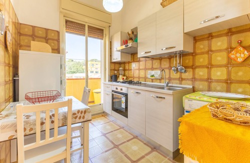 Noto Marina Apartment | Apartment 'Villa Preside Vista Mare' with Sea View, Wi-Fi and Air Conditioning
