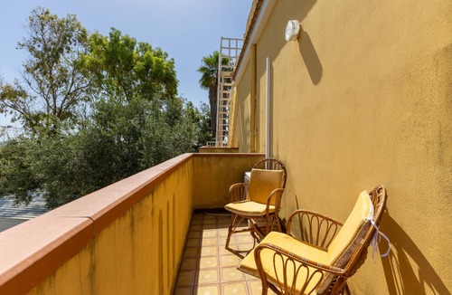 Noto Marina Apartment | Apartment 'Villa Preside Vista Mare' with Sea View, Wi-Fi and Air Conditioning