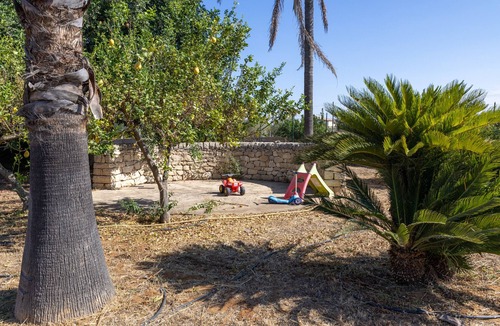 Comiso Apartment | Apartment 'Villa Sam' with Private Terrace, Wi-Fi and Air Conditioning