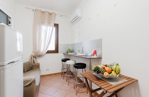 Balestrate Apartment | Apartment 'Vita 2' with Balcony, Wi-Fi and Air Conditioning