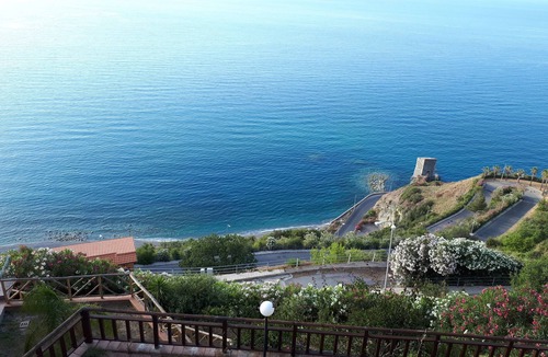 Piraino House | APARTMENT WITH A VIEW ON THE AEOLIAN ISLANDS