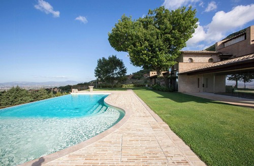 Assisi Apartment | Apartment with Hot tub near Assisi
