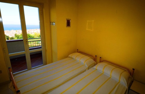 Santa Domenica Apartment | Apartment with sea view, parking space and free wi fi! (n ° 7)