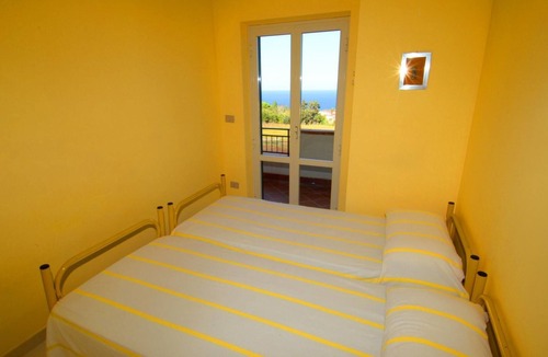 Santa Domenica Apartment | Apartment with sea view, parking space and free wi fi! (n ° 7)