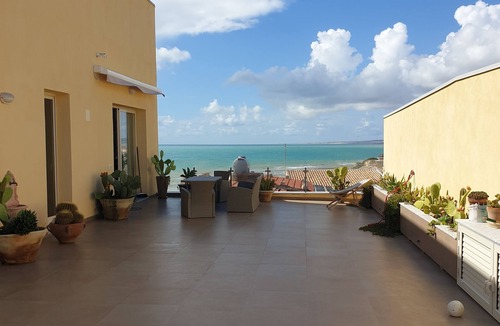 Cava dʼAliga Apartment | Apartment with the most beautiful sunset in Sicily