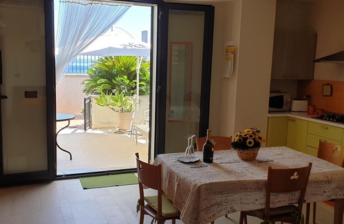Mazzaro Apartment | ApartmentsOrange/Green Taormina - modern seafront - Mazzaro Bay