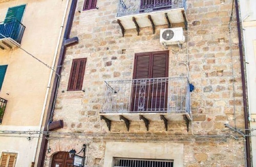 Santo Stefano di Camastra Apartment | Appartamento il Castellino