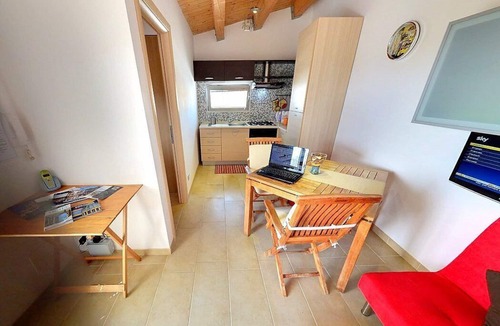 Punta Secca House | Appartamento Odisseo B: A cozy apartment situated at a few steps from a sandy beach, with Free WI-FI.