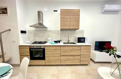 Santa Lucia Apartment | Appartamento Camera da Letto Vista Mare, 2 Bagni Parcheggio,spiaggia Solarium