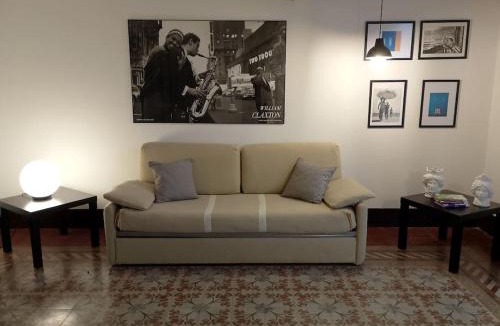 Corso dei Mille - Sant'Erasmo House | Appartamento centro storico(Nina's house stazione)