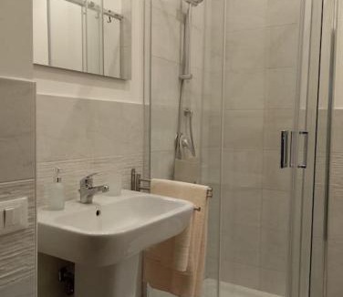 Corso dei Mille - Sant'Erasmo House | Appartamento centro storico(Nina's house stazione)