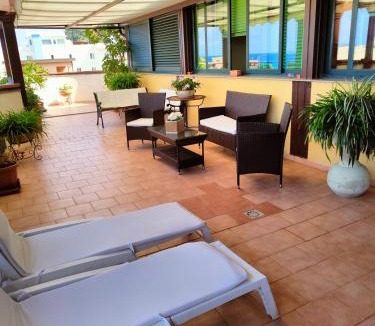 Piraino Apartment | "Appartamento del Mare Gliaca" con vista Isole Eolie,ampia terrazza,wifi e parcheggio gratuito