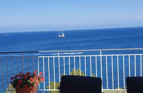 Palermo Apartment | Appartamento in Villa Palme, vista e accesso mare