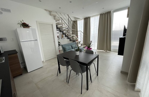 Santa Lucia House | Appartamento Vista Mare con 2 Camere e 3 Bagni, Fronte Spiaggia, Parcheggio