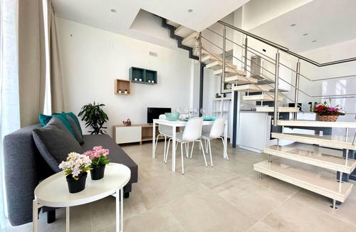 Santa Lucia House | Appartamento Vista Mare con 2 Camere e 3 Bagni, Spiaggia, Solarium, Parcheggio