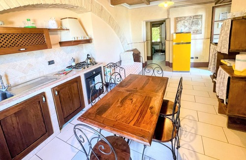 Spoleto Villa | Apt 4 - Spoleto central + train station/12 mins walk, Fantastic apt ! Sleeps 4