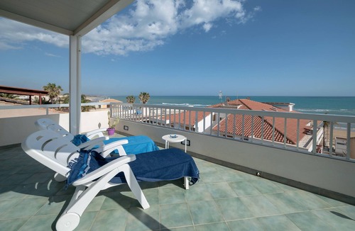 Marina di Ragusa Apartment | Archimede, central apartment with view in Marina di Ragusa