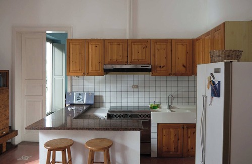 Pizzo Apartment | At 40 meters from the beach, it offers bright rooms with balconies and a private garage.