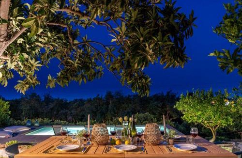 Coste House | Avocado Garten